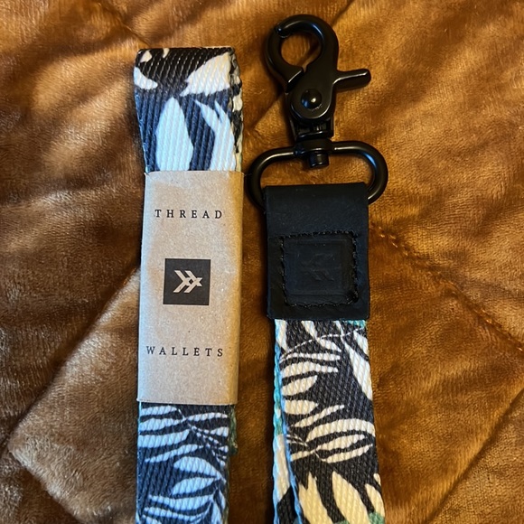 Thread wallets lanyard - Picture 3 of 3